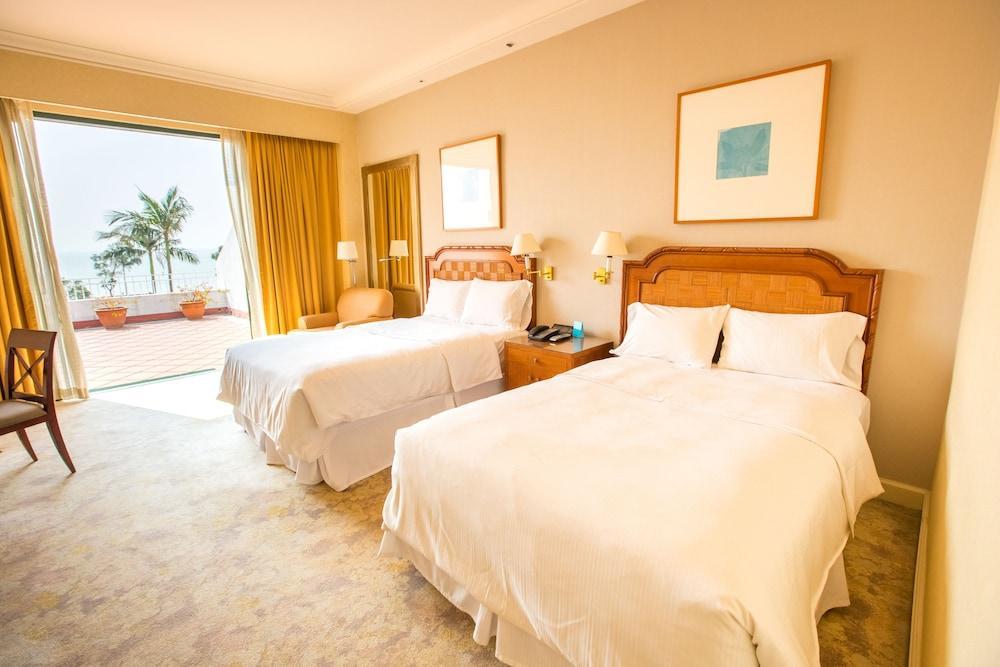 Grand Coloane Resort Macau Exteriör bild A guest room at the Four Seasons Hotel, San Francisco