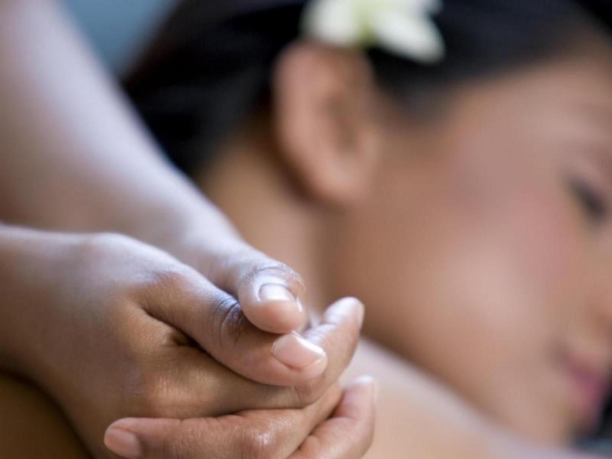 Grand Coloane Resort Macau Exteriör bild A woman receiving a massage
