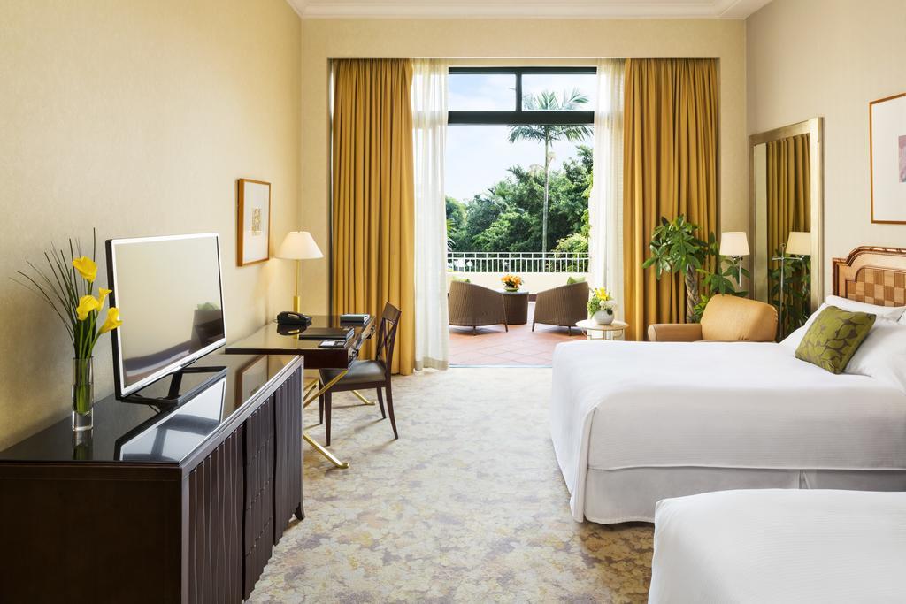 Grand Coloane Resort Macau Exteriör bild A guest room at the Four Seasons Hotel