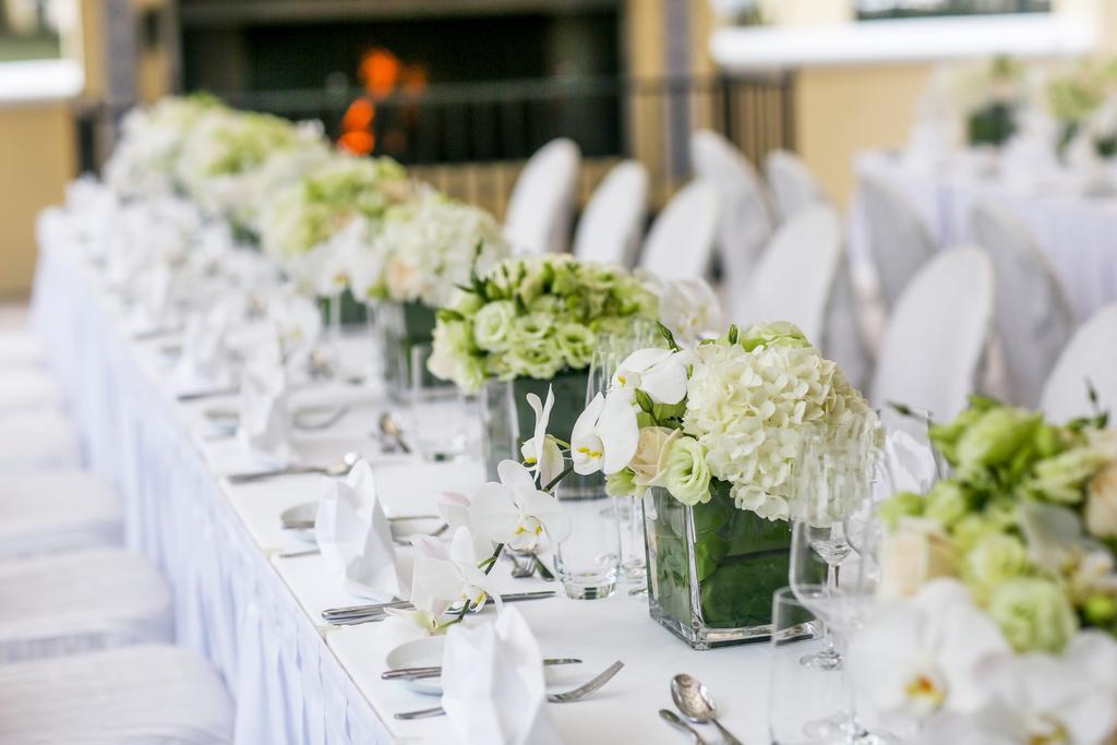 Grand Coloane Resort Macau Exteriör bild A table set for a wedding reception