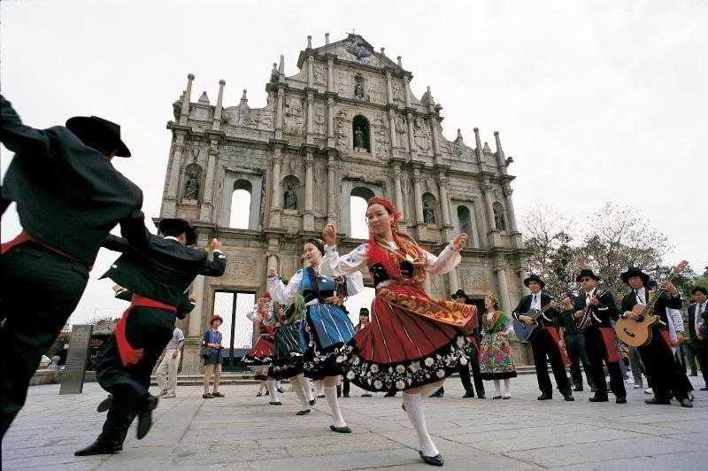 Grand Coloane Resort Macau Exteriör bild Portuguese people dancing in Macau