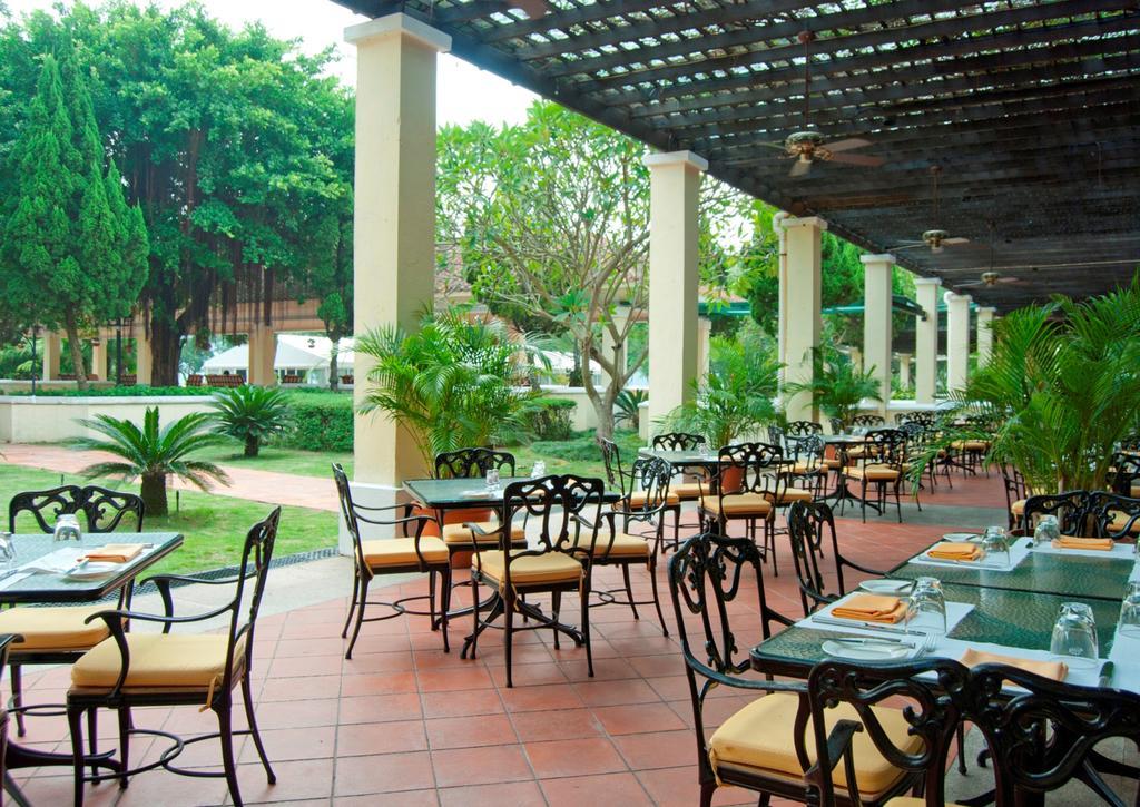 Grand Coloane Resort Macau Exteriör bild The restaurant at the hotel