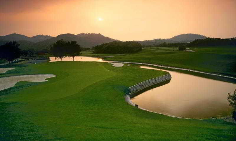 Grand Coloane Resort Macau Exteriör bild Golf course at the Four Seasons Resort