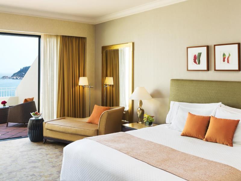 Grand Coloane Resort Macau Exteriör bild A guest room at the Conrad Maldives